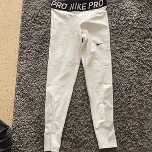 White Nike leggings